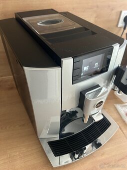 Kávovar Jura E8 - 2