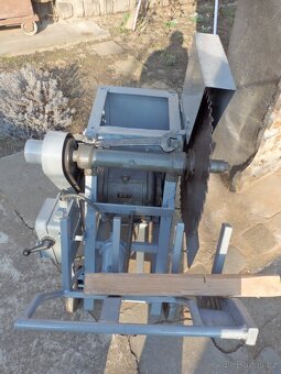 Stará cirkulárka s historickým elektro motorem Wikov - 2