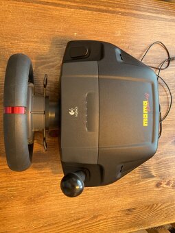 Herní volant Logitech MOMO - 2