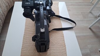 Sony HXR-MC2000 - 2