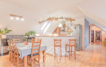 Prodej rodinného domu 415 m2, pozemek 1105 m2 - Valašská Pol - 2