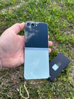 Samsung galaxy Z flip5 - 2