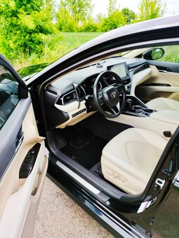 Toyota Camry XV70 - 2