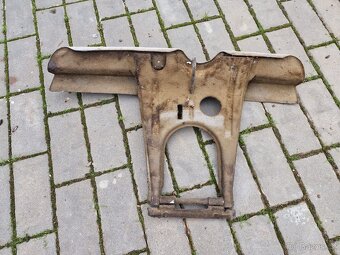 Přední čílko držák přední rezervy - 2