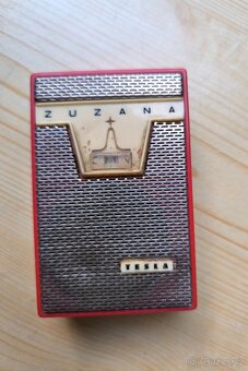 V nálezovém stavu Rádio TESLA ZUZANA + Kožené pouzdro. - 2