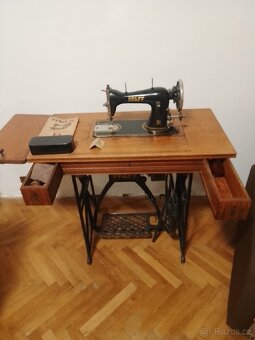 Šicí stroj PFAF. SLEVA - 2