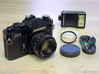 Chinon CE II Memotron + 1.8/50 mm + blesk - 2