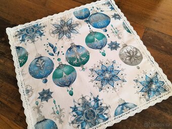 Čtvercový ubrus....vánoční ozdobičky - 2