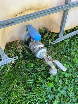 Nádrž na dešťovou vodu objem 1000 l - 2