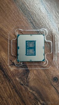 Intel Core i7-10700KF - 2