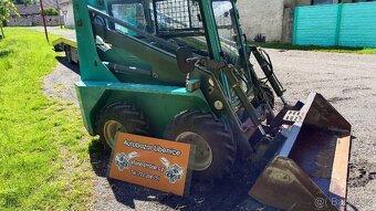 Smykový nakladač Locust 752 - 2