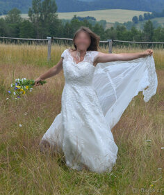 Svatební šaty s vlečkou 40/42 pas 80 cm na cca 160 - 170 cm - 2