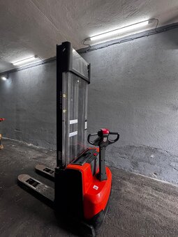 Elektrický vysokozdvižný paleták BT SWE 120 za 38.000Kč - 2