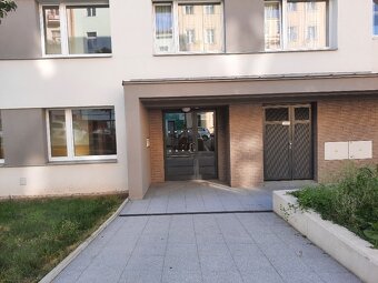 Pronájem bytu 1+kk • 44 m², Ostromečská 436/7, Praha 3 - 2