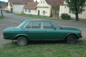 MercedesBenz W123 300D rv 1979 pětivál třílitr manuál převod - 2