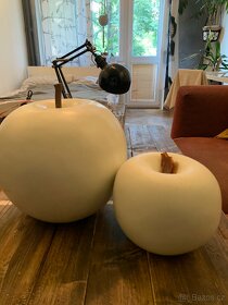 Prodám dvě keramické jablka 40 + 20 cm - 2