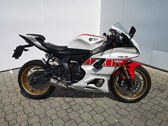 Yamaha YZF-R7 60th r.v.2022, nové v ČR, najeto jen 6.815 km - 2