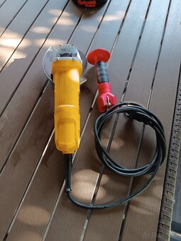 Úhlová bruska DeWALT - 2