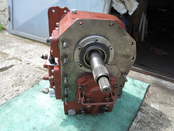 Převodovku po G.O.na vysokozdvižný vozík DESTA - 2