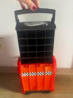 Hot Wheels sada (el. autodráha + hrací foplňk - 2