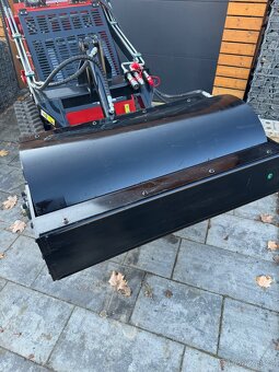 Vibrační válec hladký pro mininakladač - 2