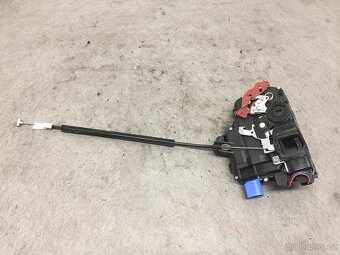 ŠKODA FABIA 2 2007-2010 - PRAVÝ ZADNÍ ZÁMEK DVEŘÍ CENTRÁL - 2