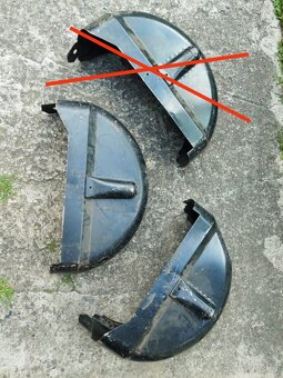 Originál Zadní podběh Trabant list - 2