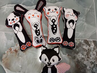 chrastítka zvířátka kontrastní - 2