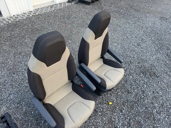 Přední sedačky do obytného auta. - 2