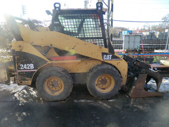 Caterpillar, 242B VČETNĚ PŘÍSLUŠENSTVÍ - 2