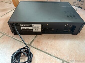 Vhs přehrávač SHARP - 2