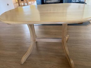 Dřevěný kuchyňský stůl - 2