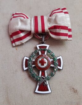 RU za zásluhy o Červený kříž, FJI, Patriae ac Humanitati - 2