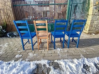 1x modrá židle - 2