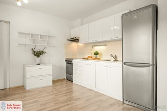Podkrovní 2+kk kde najdete klid a skvělé spojení do metropol - 2