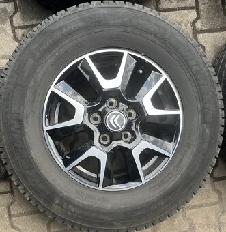 Alu 6x16 5x118 ET68 pneu 225/75/16 116Q - 2