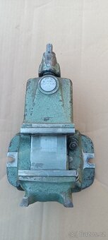 STROJNÍ OTOČNÝ A NÁKLOPNÝ SVĚRÁK 100 MM - 2