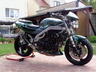Triumph Speed Triple 955i - 2
