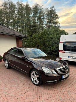 Mercedes E, 3,0 V 6, turbodiesel - 2