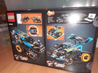 LEGO Technic 42095 Kaskadérské závodní auto na dálkové ovlád - 2
