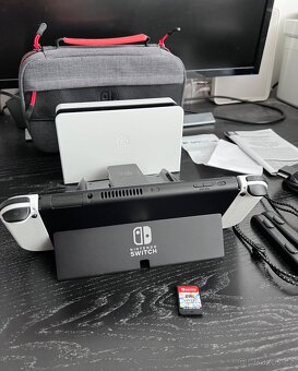 Nintendo Switch OLED v záruce + hra Mario a příslušenství - 2