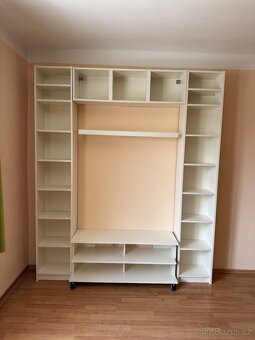 Knihovna/tv stolek - 2