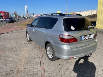 Toyota Avensis Verso-7 místní - 2