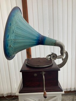 Starožitný gramofon na kliku s troubou - 2
