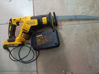 Aku šavlová pila DeWalt 18V, nabíječka 230V, baterie - 2