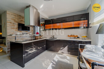 Rodinný dům 4+1 s dvojgaráží, saunou a venkovní kuch, 133222 - 2