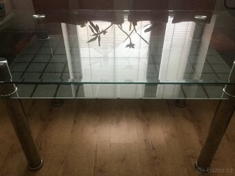 Skleněný stůl a židle - 2