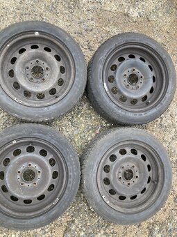195/55/16 zimni Goodyear na BMW - 2
