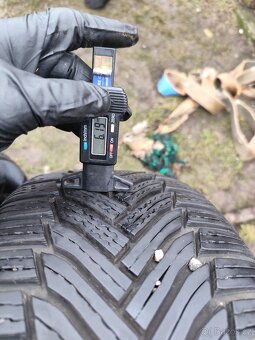 Zimní pneu 215/55/16 - 2