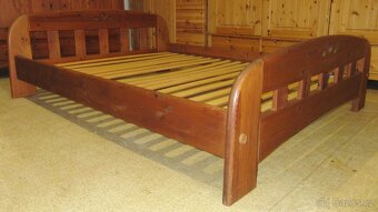 borovicová postel s roštem - celomasiv - Výborný stav - 2